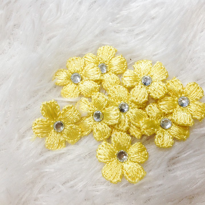 5 bông mai thêu nhụy xoàn lấp lánh size 1.6cm