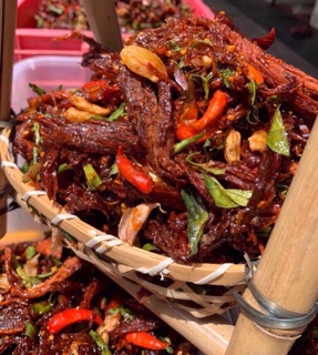 Khô bò đập lá chanh