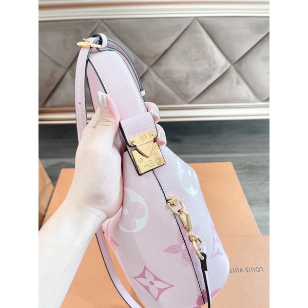 Túi quai xách lv.mầu hường size25cm kiểu dáng lạ mắt fullbox hàng nguyên seal