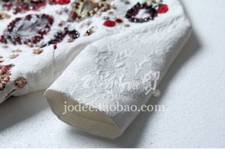 Đầm gấm họa tiết đính đá qccc