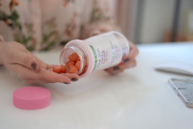 Kẹo dẻo bổ sung Biotin đẹp da, tóc, móng Nature’s Bounty Hair, Skin & Nails Gummies 230viên vị Dâu | BigBuy360 - bigbuy360.vn