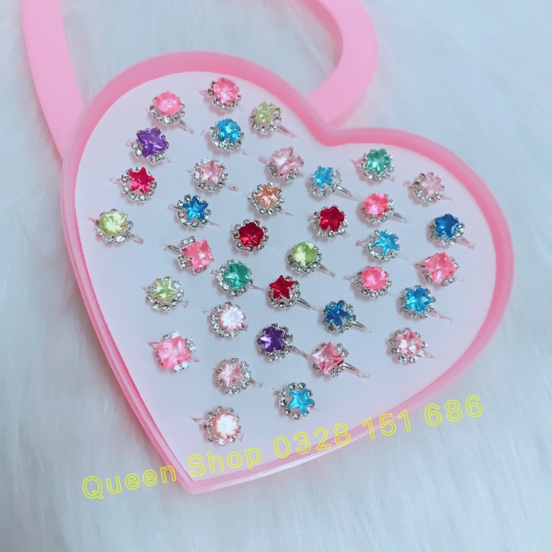 1 chiếc nhẫn hợp kim gắn đá kim cương nhân tạo lấp lánh