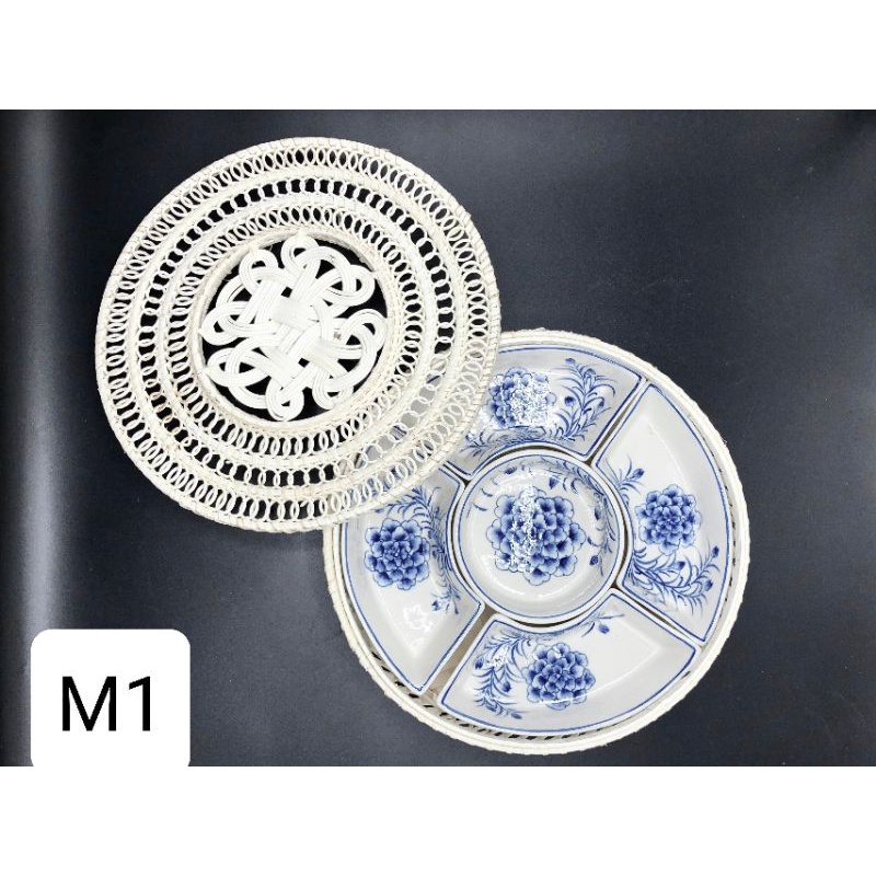 Khay mứt kẹo sứ Bát Tràng.