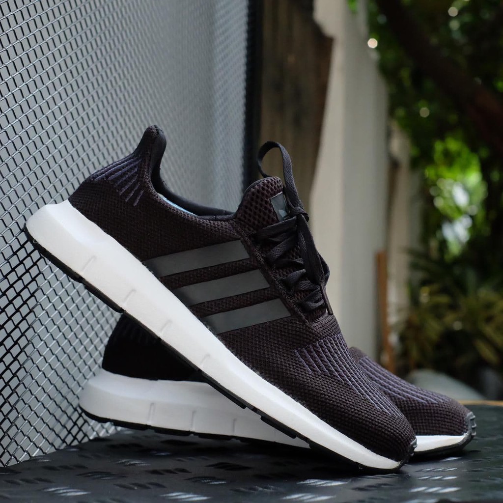 Giày Thể Thao Adidas Swift Run Màu Trắng Đen