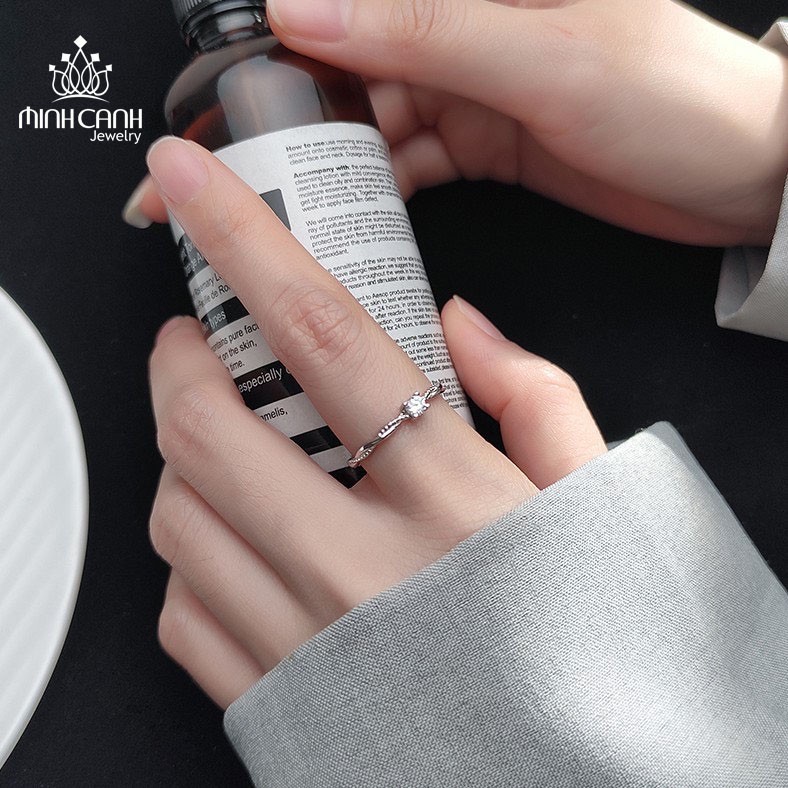 Nhẫn Bạc Nữ Xoắn Đính Đá Cao Freesize - Minh Canh Jewelry
