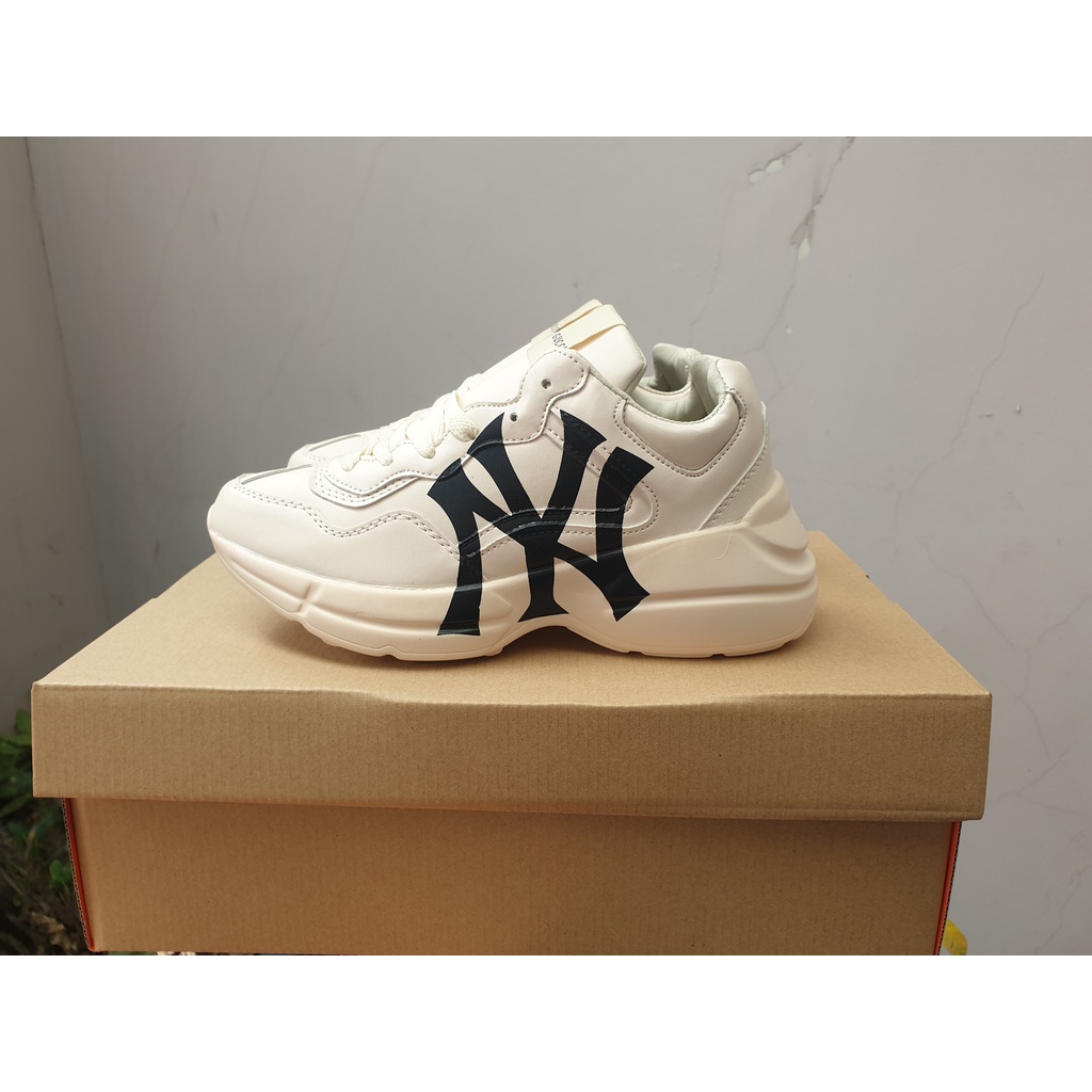 Giày Thể Thao Gucci Rhyton NY Chữ Đen, Giày GG Trắng Chữ Đen Đế Liền Hàng Cao Cấp SALE LỚN