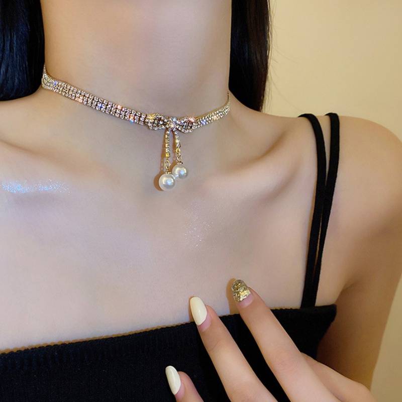 Vòng cổ Đính Đá Ngọc Trai Và Nơ Phong Cách Thời Trang Sang Trọng 2022