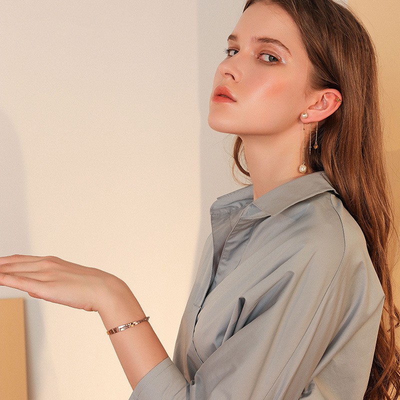 Vòng Tay Thép Titan Mạ Vàng Hồng Khắc Chữ Số La Mã Đơn Giản Thời Trang Cho Nữ | BigBuy360 - bigbuy360.vn