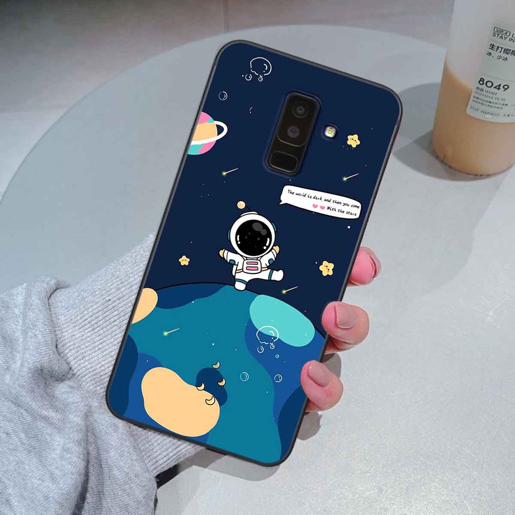 Ốp Samsung J8 in hình vũ trụ, phi hành gia bầu trời cute dễ thương