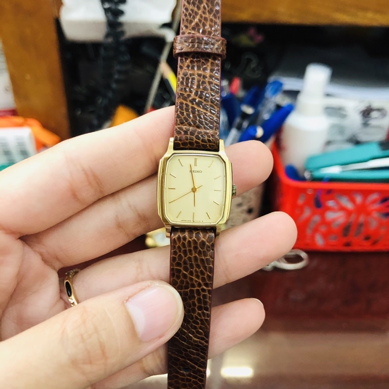 Đồng hồ nữ si nhật dáng tank hiệu Seiko