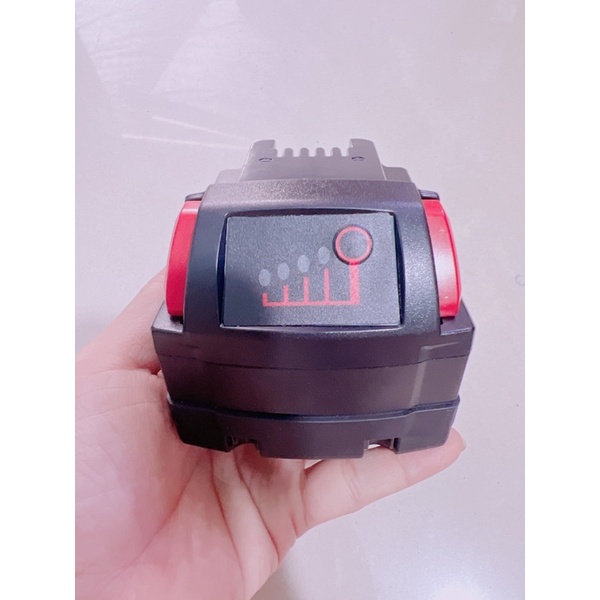 Pin đóng mới milwaukee m18v 5A có leb báo pin