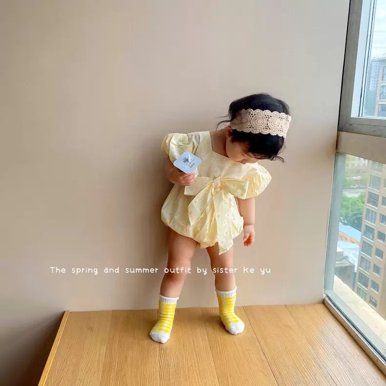 Suit váy hoa dành cho bé gái họa tiết hoa vàng  xinh xắn mùa hè