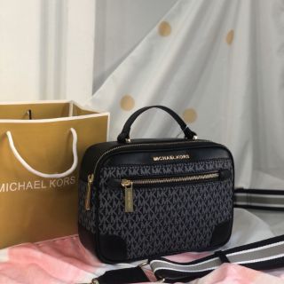 Túi Michael Kors