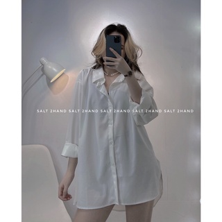 Áo sơ mi trắng đuôi cá form rộng oversize
