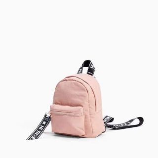 😘
-Balo ZARA MINI BACKPACK WITH LETTERING