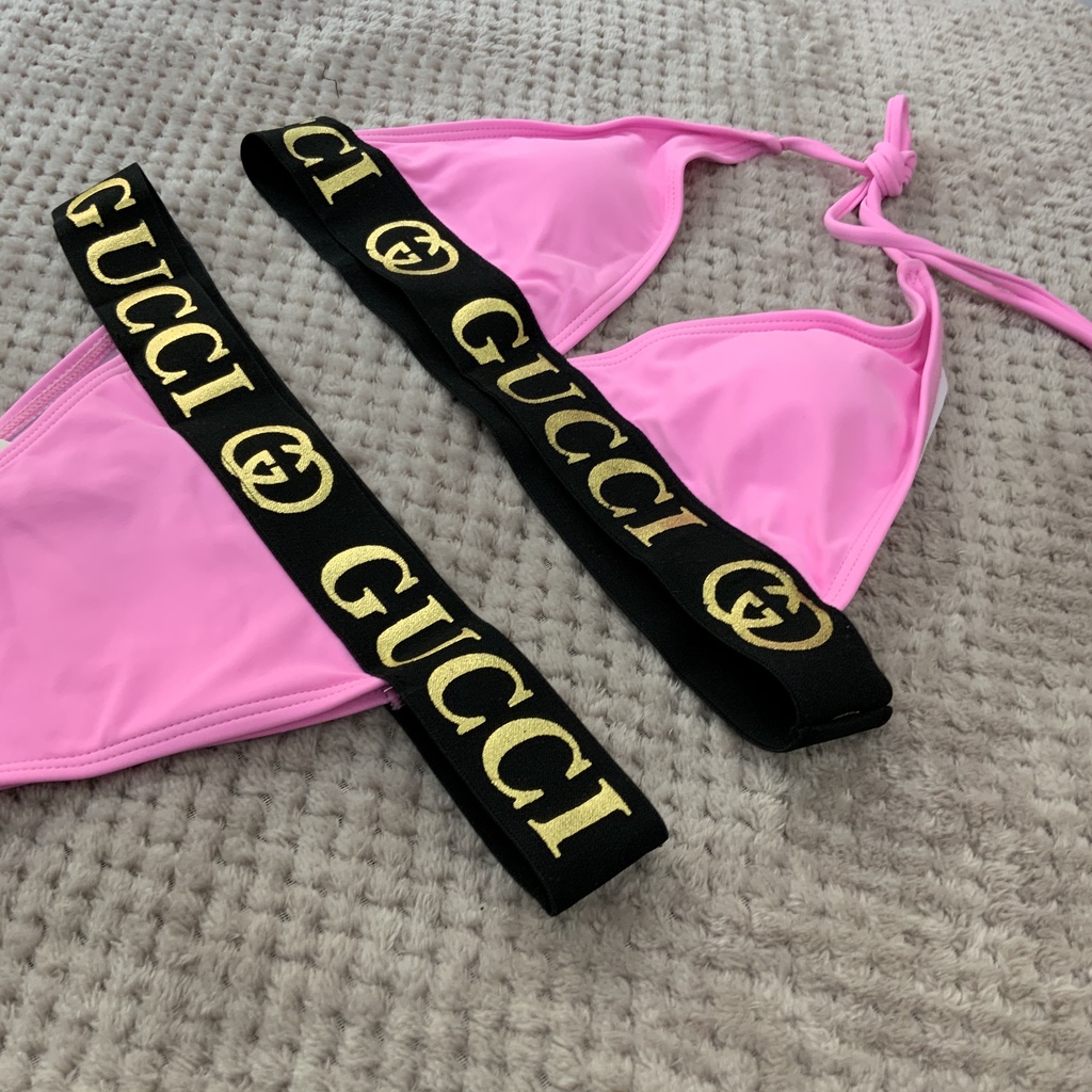 Bikini Treo Trên Bãi Biển Thương Hiệu Gợi Cảm