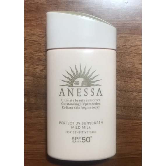 Kem chống nắng Anessa Perfect UV Mild Milk SPF 50/ PA++++ cho da nhạy cảm