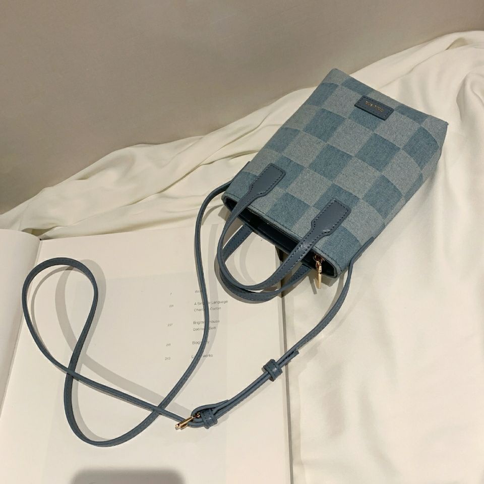 Túi đeo chéo nữ họa tiết ô vuông đơn giản thời trang mùa hè 2022