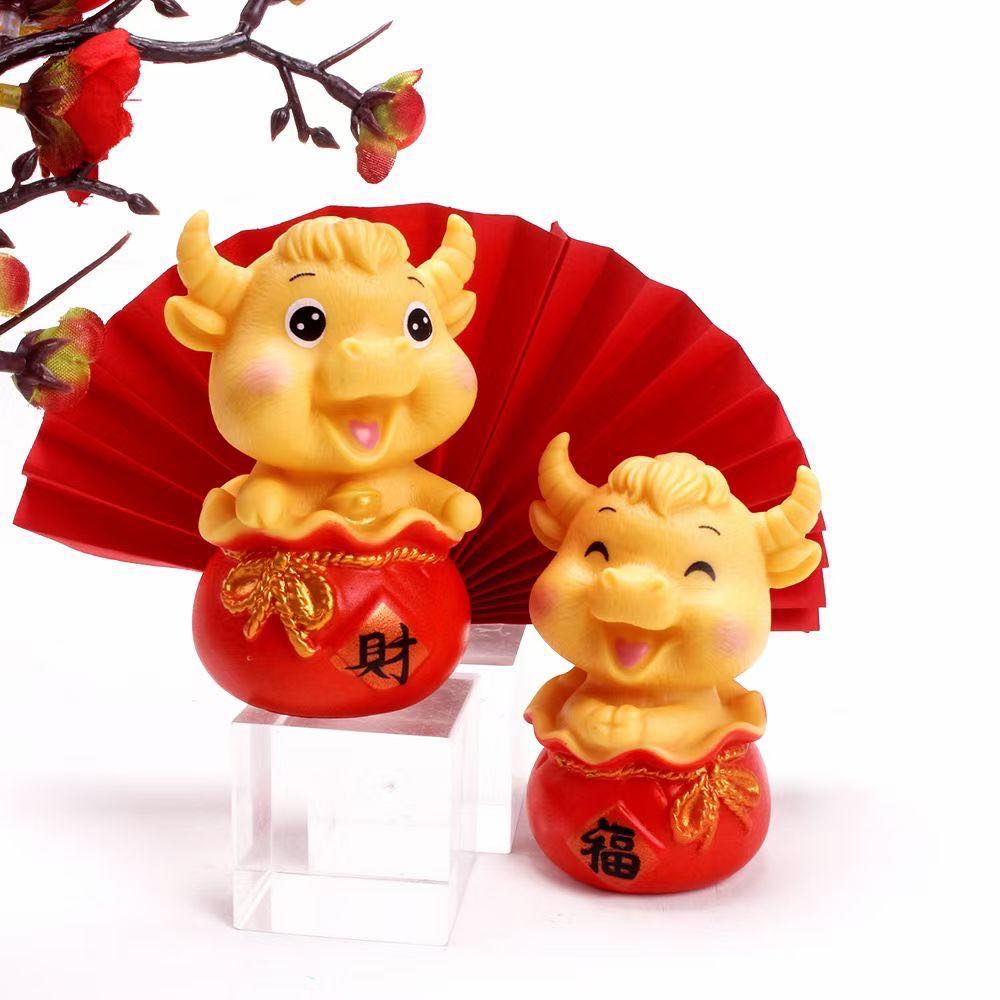 Trâu nhựa trang trí bánh kem