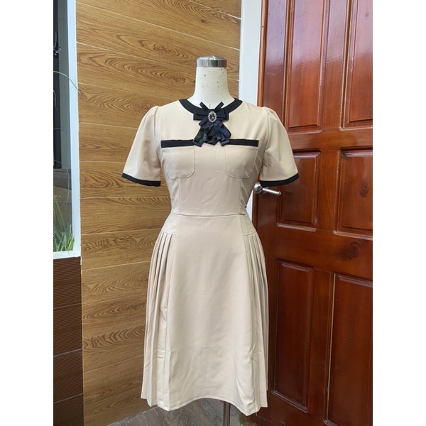 váy cổ tròn công sở
