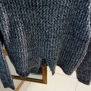 Áo len xẻ tà sau lưng
