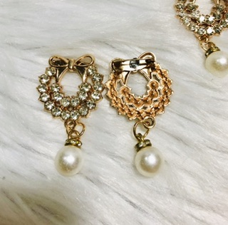 Cài áo nơ kèm hạt thả. KT 2 x 5cm