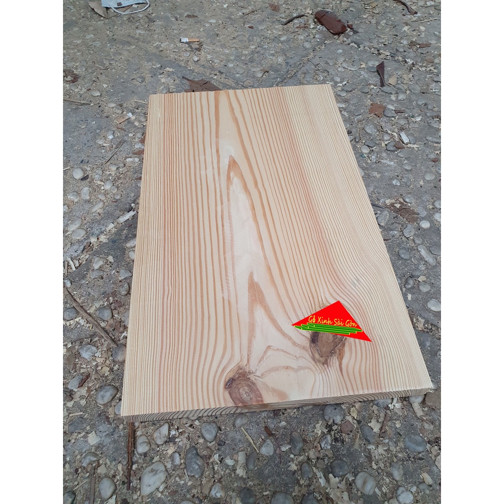 Tấm gỗ thông dày 3cm, rộng 24cm, dài 60cm dùng làm kệ âm tường, xích đu, bậc cầu thang, trang trí, làm mặt bàn,mặt ghế