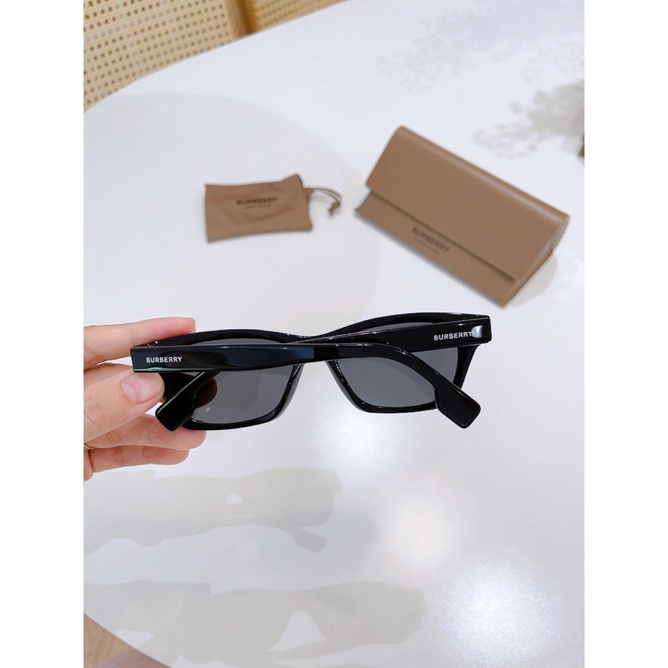 Kính mát Burberry Kennedy mắt đen, viền đen BE4357 300187 Black