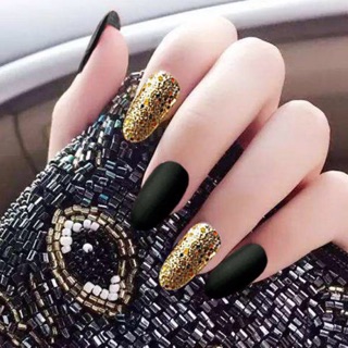 Bộ 24 móng tay giả nhán đen nhũ vàng