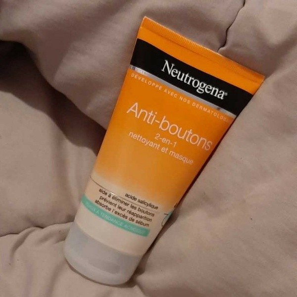 Neutrogena Anti-Boutons 2-en-1 Gel Exfoliant et Masque- Sữa Rửa Mặt Ngăn Ngừa Mụn Kết Hợp Mặt Nạ Tẩy Da Chết 150ml