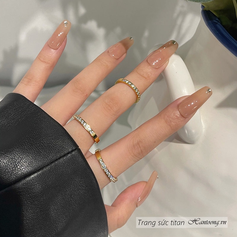 Nhẫn nữ bằng titan không gỉ đính đá pha lê lấp lánh thiết kế thời trang trẻ trung