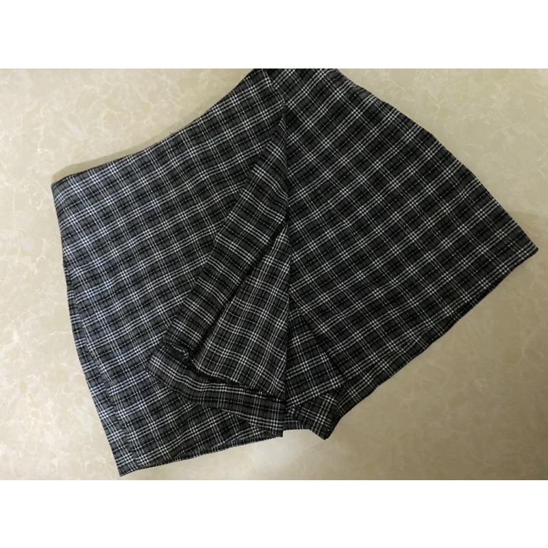 Pass skort caro sz S 98% mua tại Úc