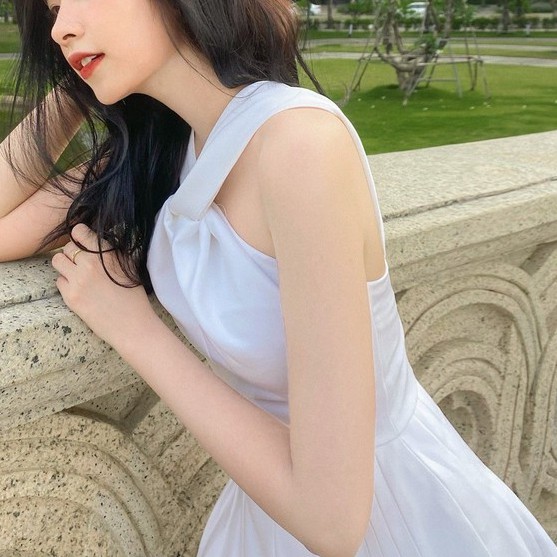 Đầm thiết kế đi dự tiệc dáng xòe, cổ yếm - Bella