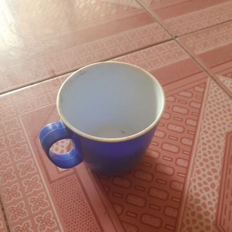 Ly nhua uống nước