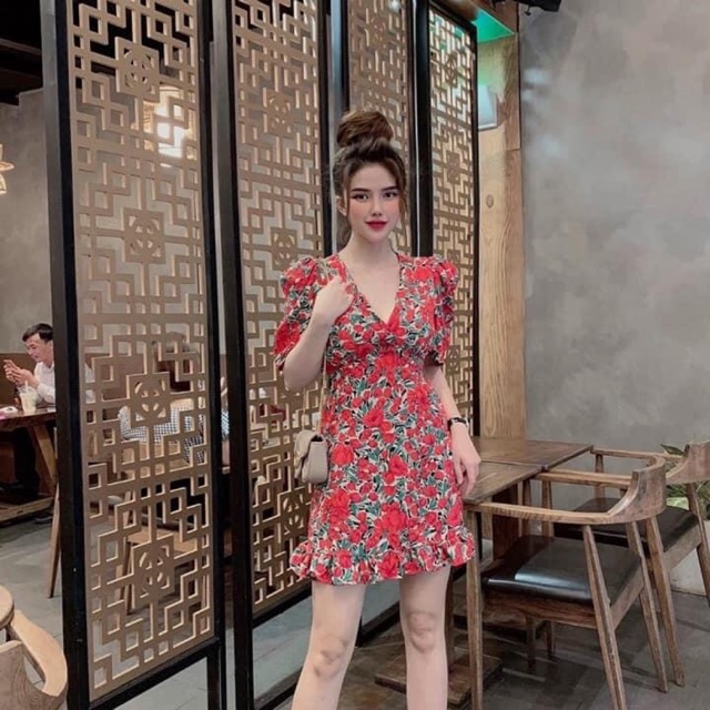 Đầm hoa đỏ