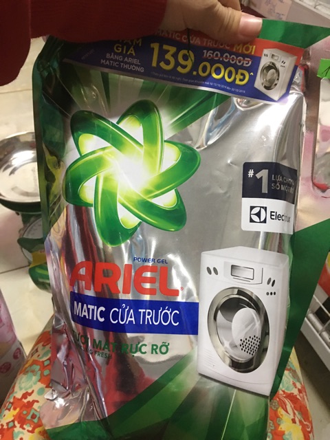 NƯỚC GIẶT ARIEL CỬA TRƯỚC 2,4kg