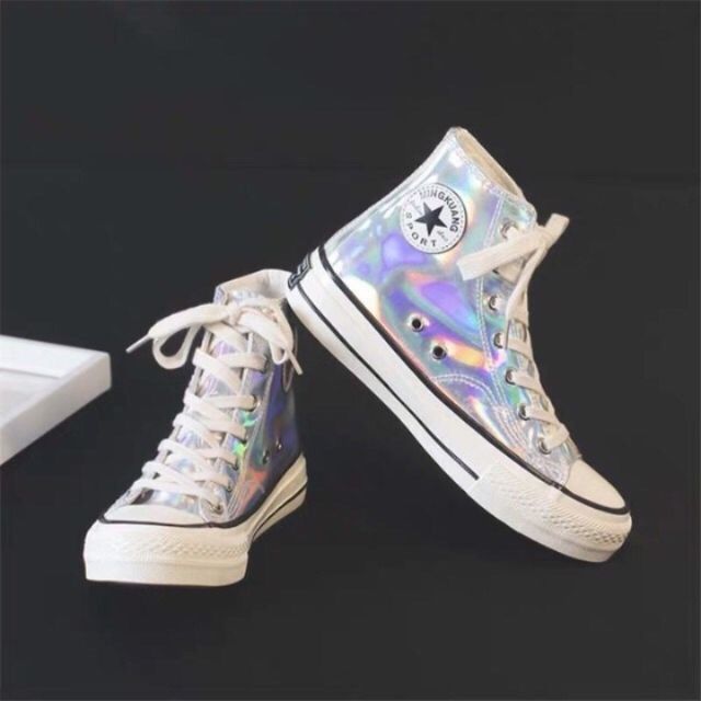 Giày hologram