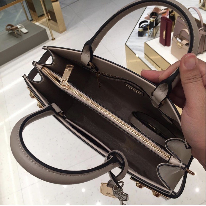 𝐓𝐮́𝐢 𝐭𝐚𝐲 𝐜𝐚̂̀𝐦 𝐋𝐲𝐧 𝐅𝐈𝐍𝐄𝐍𝐄𝐒𝐒