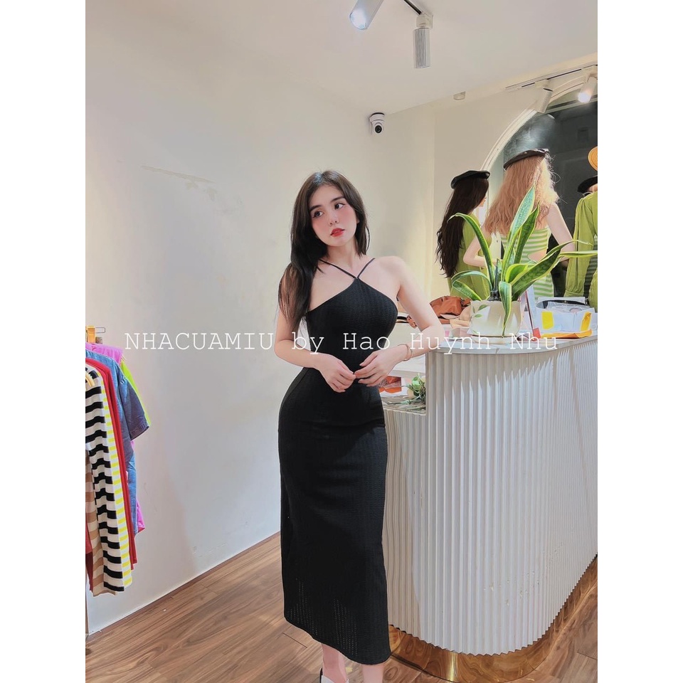 Đầm yếm xốp ôm body trơn dáng dài mẫu mới cực xinh , chất thun xốp mềm mát thy