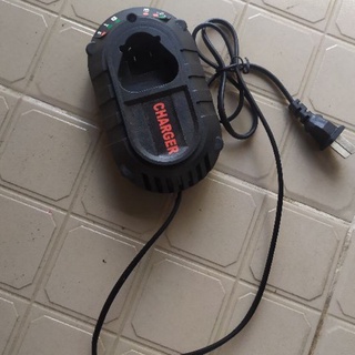 sạc pin bosch 10.8v.  12v