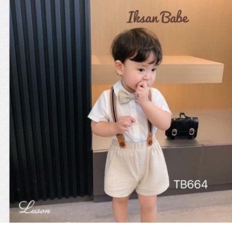 Set Yếm công tử cho bé trai xuất Hàn thương hiệu Iksan.Bébe gồm quần, áo, đai và nơ.
