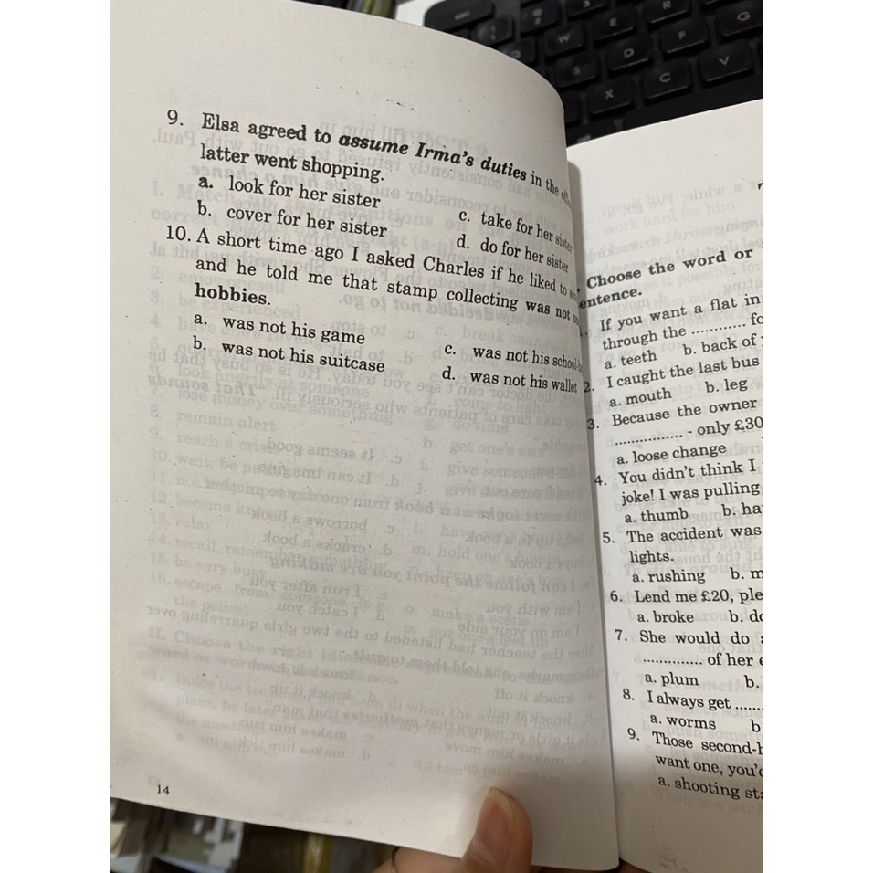 Sách -  Bài tập tiếng anh