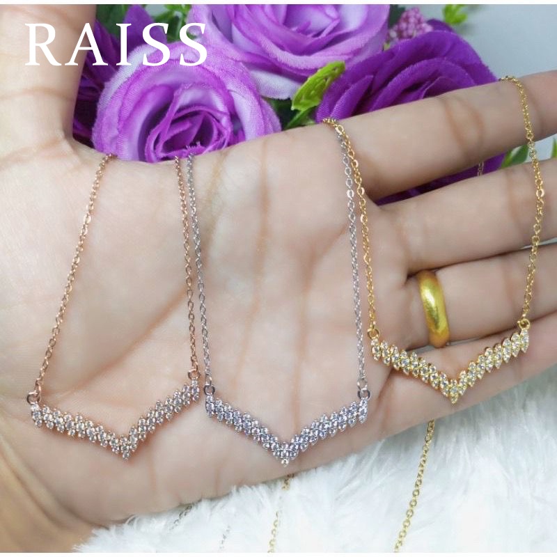 Vòng cổ Mặt Hình Chữ V Bằng Titan Đính Kim Cương Giả