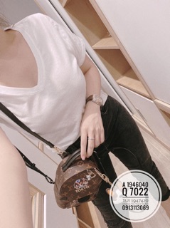 Áo phông GAP cổ tim