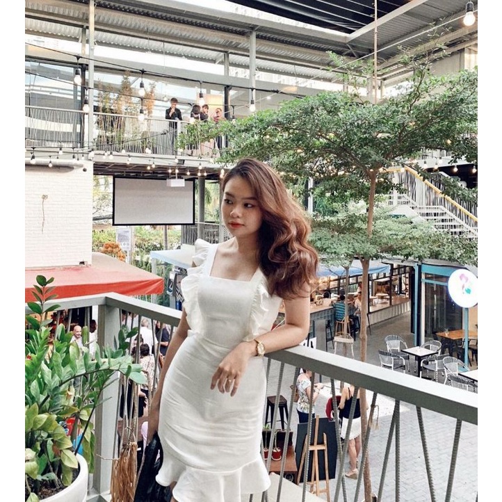 Váy trắng du lịch