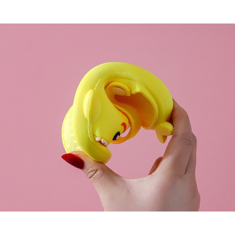 Dép Sục Cho Bé Hình Cá Mập Siêu Nhẹ Chống Trơn Trượt Xinh Xắn Đáng Yêu