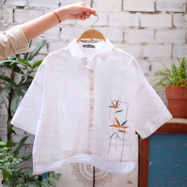 Áo sơ mi dáng ngắn, chất linen , vẽ tay thủ công