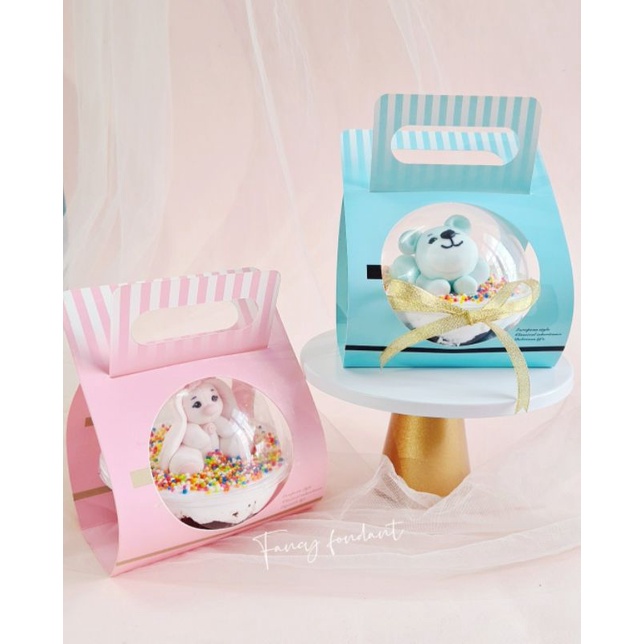 Hộp bánh hình quả cầu trong suốt đk 12cm có quai xách đi kèm