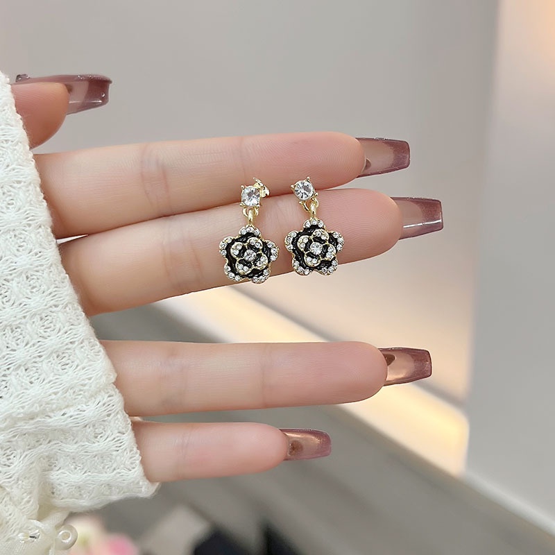 Khuyên tai kẹp không bấm lỗ chốt cố định K077 bằng hợp kim mạ vàng hình bông hoa đính đá dáng midi Leous Accessories