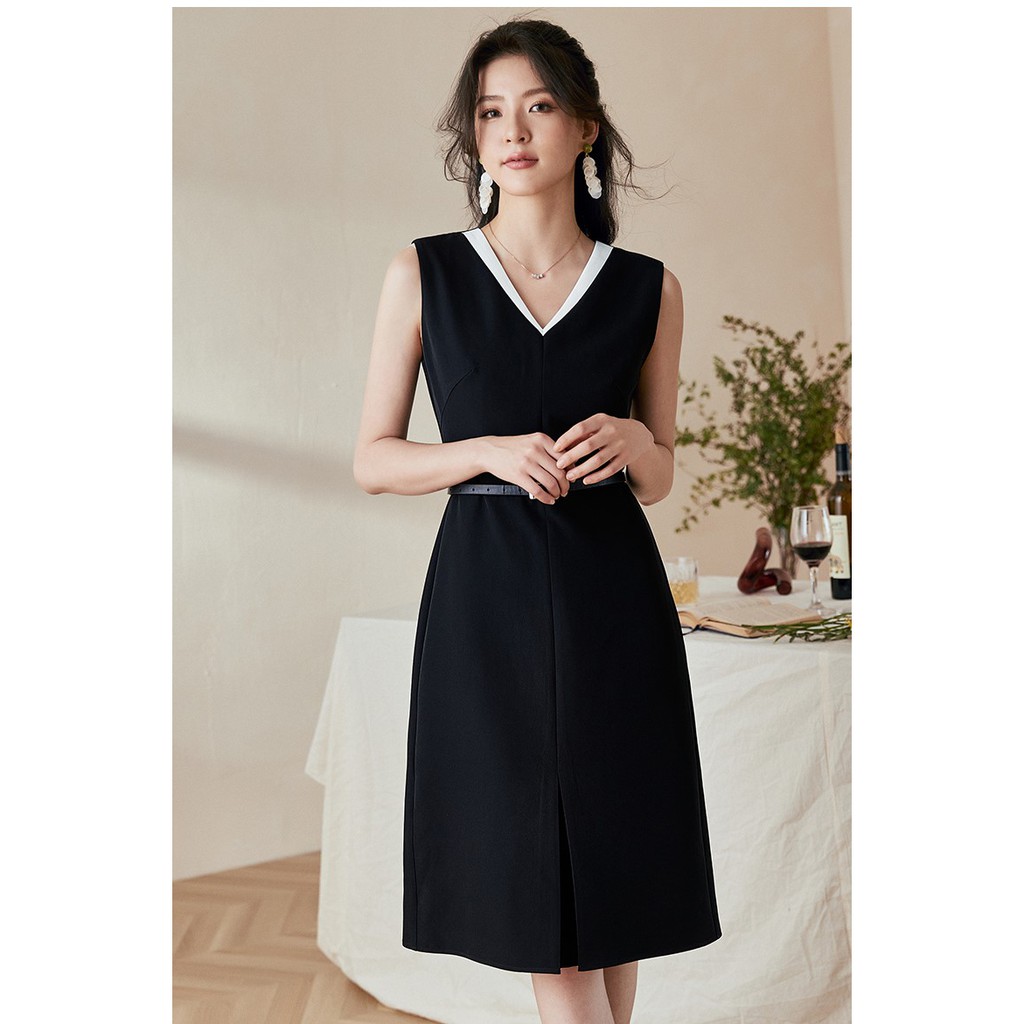 Đầm dự tiệc suông đen cổ tim viền trắng không tay